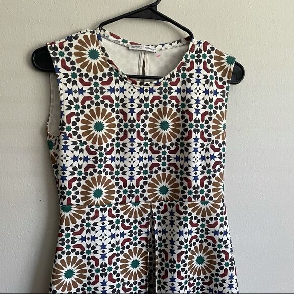 ZARA TILE PRINTED GEOMETRIC ECRU SLIT BACK MINI DRESS - Picture 3 of 14